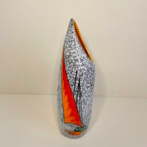 Pichet vintage émaillé motif voilier orange signé Tess – années 70